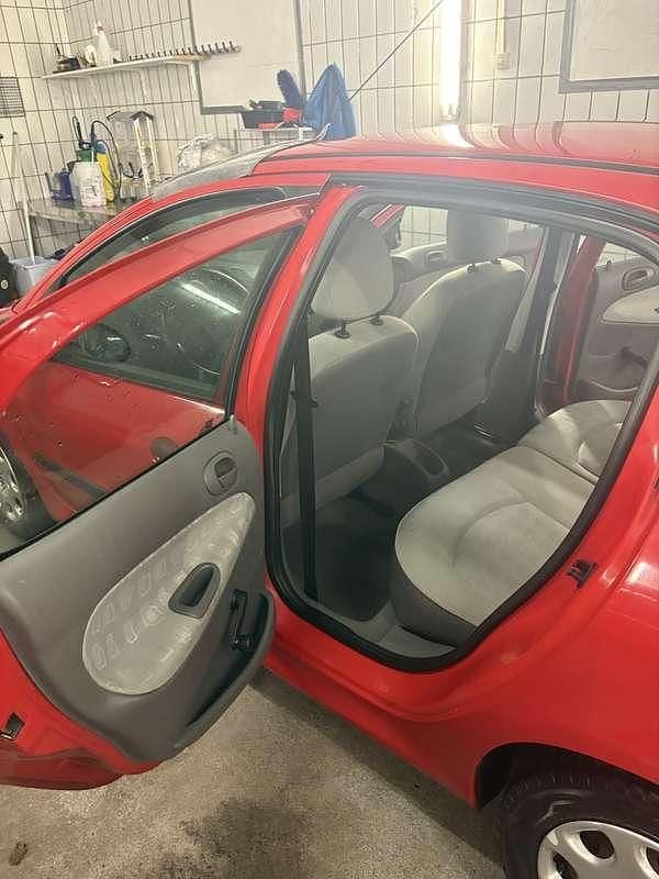 Occasion Peugeot 206 60 PK (44 kW) 2004 Rood Hatchback