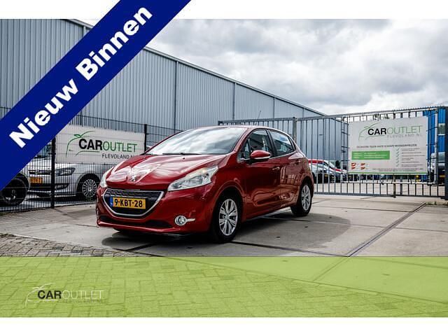 Rood Gebruikt 2013 Peugeot 208 Envy Hatchback | € 5.749 (Eerlijke prijs) - Afbeelding 1/4