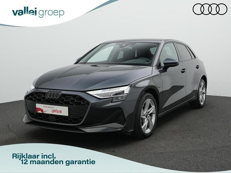 Grijs Occasion 2025 Audi A3 Sportback e-tron Advanced Hatchback | € 36.300 (Eerlijke prijs) - Afbeelding 1/4