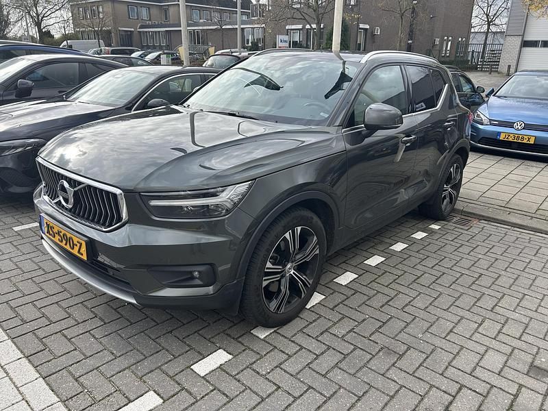 Grijs Gebruikt 2019 Volvo XC40 Inscription SUV | € 29.999 (Eerlijke prijs) - Afbeelding 1/4