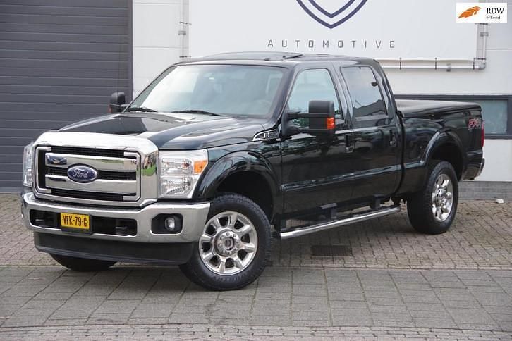 Zwart (metallic) Gebruikt 2015 Ford F250 Lariat Pickup | € 51.450 - Afbeelding 1/4