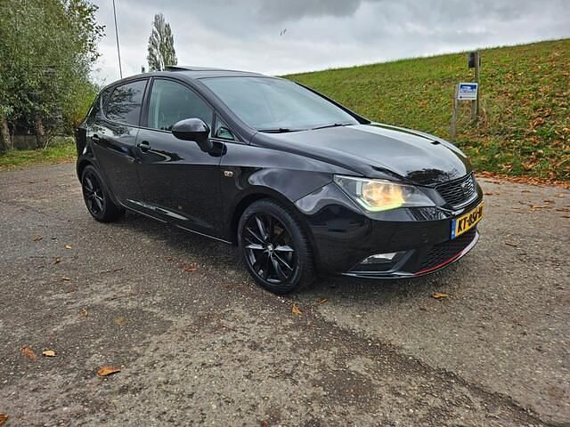Zwart Gebruikt 2016 Seat Ibiza CONNECT Hatchback | € 4.500 (Super prijs) - Afbeelding 1/4
