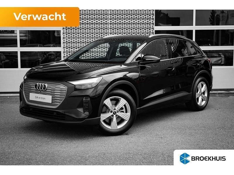 Zwart Nieuw 2025 Audi Q4 e-tron Design SUV | € 45.265 (Super prijs) - Afbeelding 1/4