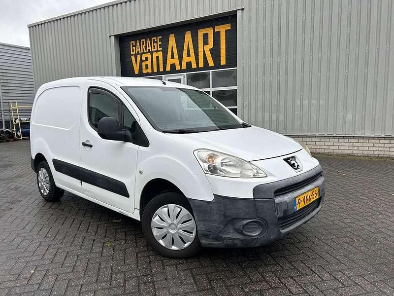 Wit Occasion 2011 Peugeot Partner MPV | € 1.850 (Eerlijke prijs) - Afbeelding 1/4