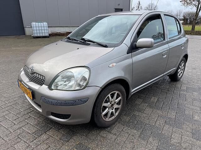 Occasion Toyota Yaris Terra 65 PK (47 kW) 2003 Grijs Hatchback