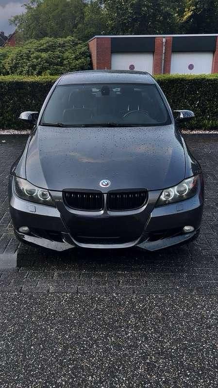 Grijs Gebruikt 2006 BMW 320 Sedan | € 5.250 - Afbeelding 1/4