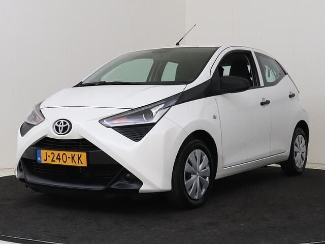 Wit Gebruikt 2020 Toyota Aygo Hatchback | € 9.750 (Goede deal) - Afbeelding 1/4