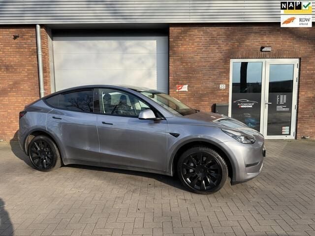 Grijs Gebruikt 2023 Tesla Model Y Long Range SUV | € 37.999 (Eerlijke prijs) - Afbeelding 1/4