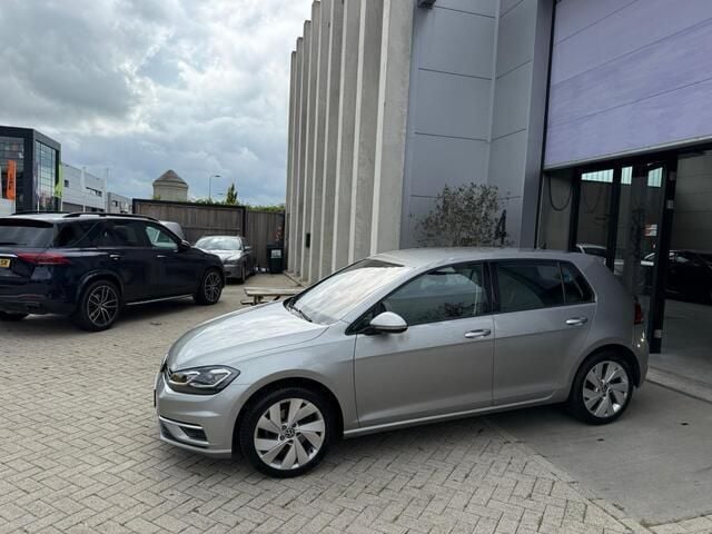 Grijs Gebruikt 2018 VW Golf VII Comfortline Hatchback | € 14.950 (Super prijs) - Afbeelding 1/4