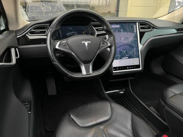 Grijs Gebruikt 2015 Tesla Model S Sedan | € 21.995 (Eerlijke prijs) - Afbeelding 1/4