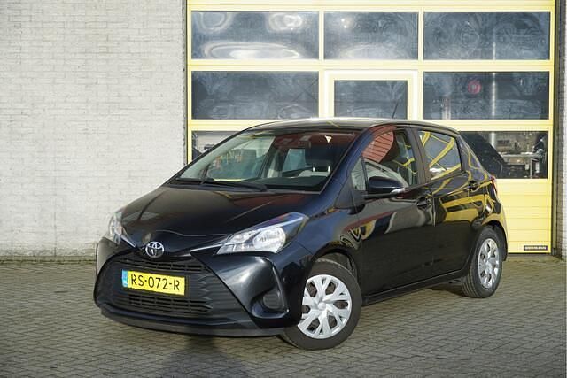 Zwart Occasion 2018 Toyota Yaris Comfort Hatchback | € 7.950 (Goede deal) - Afbeelding 1/4