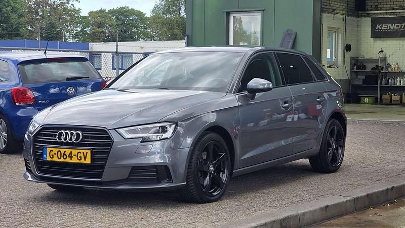 Grijs Gebruikt 2019 Audi A3 Hatchback | € 19.995 (Goede deal) - Afbeelding 1/4