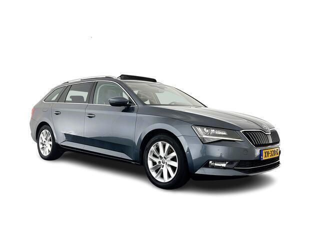 Quartz grey (grijs metallic) Gebruikt 2018 Skoda Superb Sport Stationwagen | € 13.445 - Afbeelding 1/4