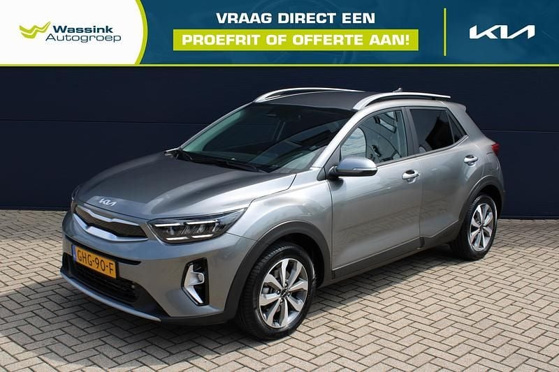 Grijs Gebruikt 2024 Kia Stonic SUV | € 23.895 (Eerlijke prijs) - Afbeelding 1/4