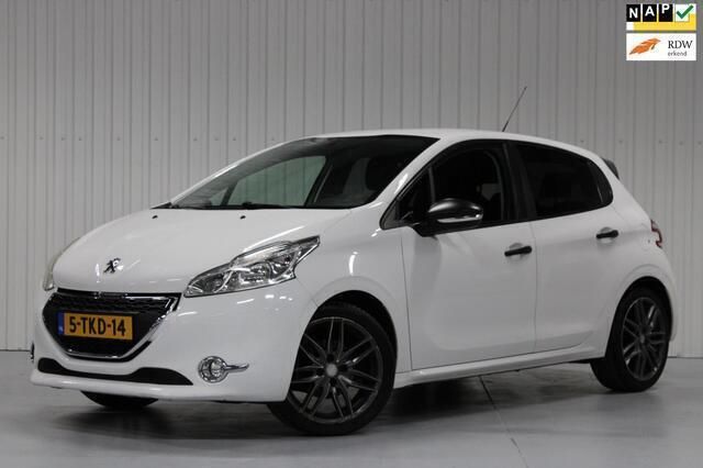 Wit Gebruikt 2014 Peugeot 208 Access Hatchback | € 4.350 (Eerlijke prijs) - Afbeelding 1/4