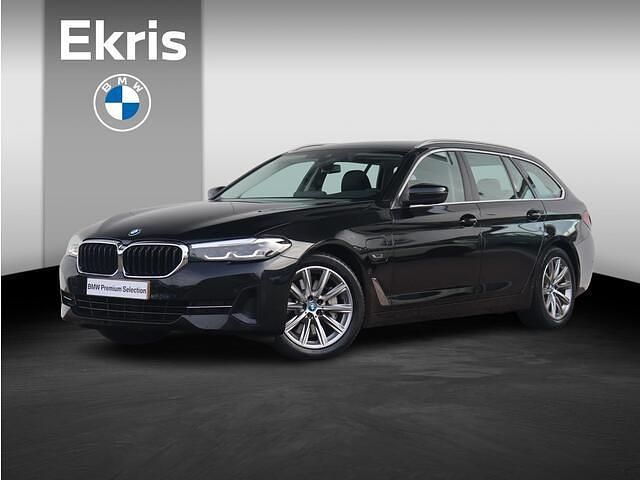 Zwart Gebruikt 2023 BMW 530e Comfort Edition Stationwagen | € 37.900 (Super prijs) - Afbeelding 1/3
