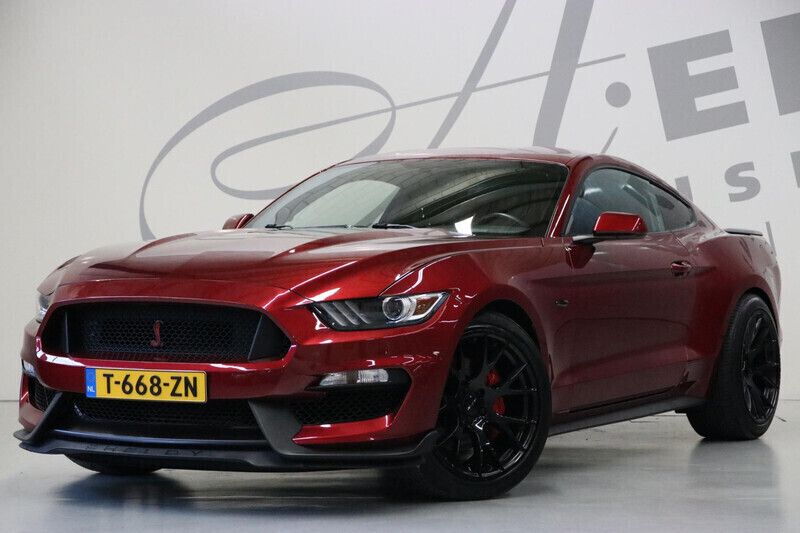 Rood Gebruikt 2023 Ford Mustang Fastback Coupé | € 28.950 - Afbeelding 1/4