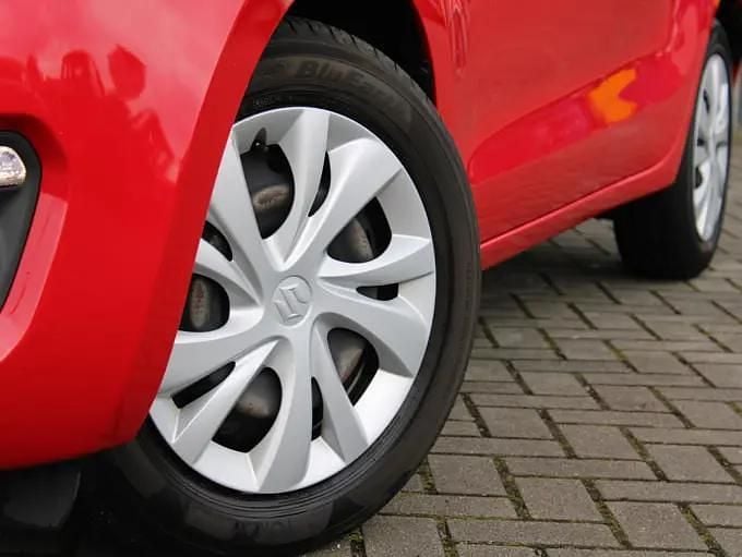 Rood Gebruikt 2019 Suzuki Swift Comfort Hatchback | € 11.950 (Goede deal) - Afbeelding 1/4