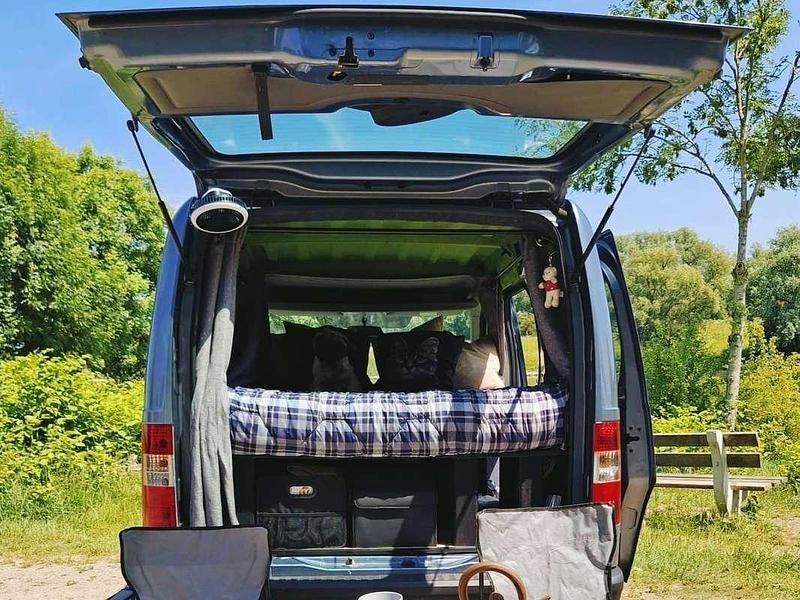 Blauw Gebruikt 2004 Ford Tourneo Connect Futura Sedan | € 3.000 - Afbeelding 1/4