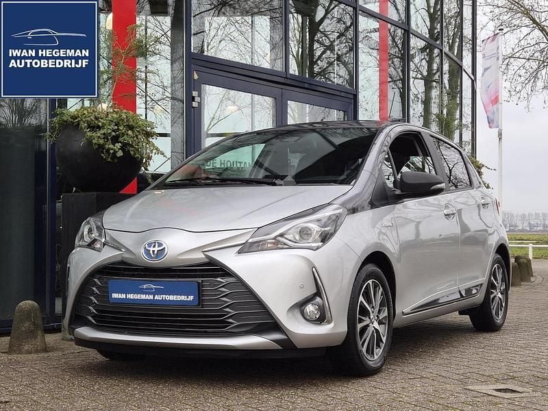 Grijs Occasion 2026 Toyota Yaris Hybrid Hatchback | € 18.890 (Super prijs) - Afbeelding 1/3