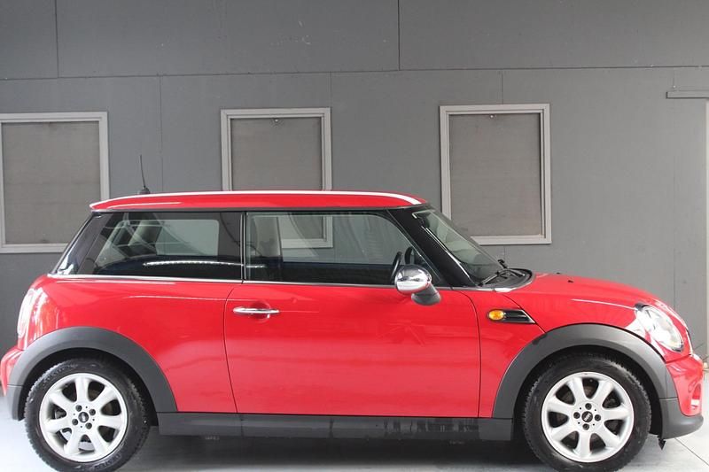 Occasion Mini Cooper Business 75 PK (55 kW) 2012 Rood Hatchback