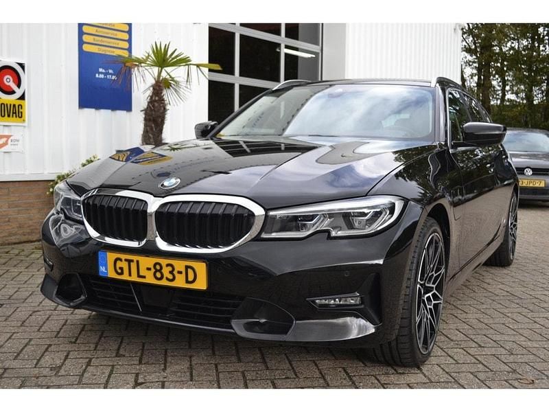 Zwart Gebruikt 2021 BMW 330 Executive Stationwagen | € 29.950 (Goede deal) - Afbeelding 1/4