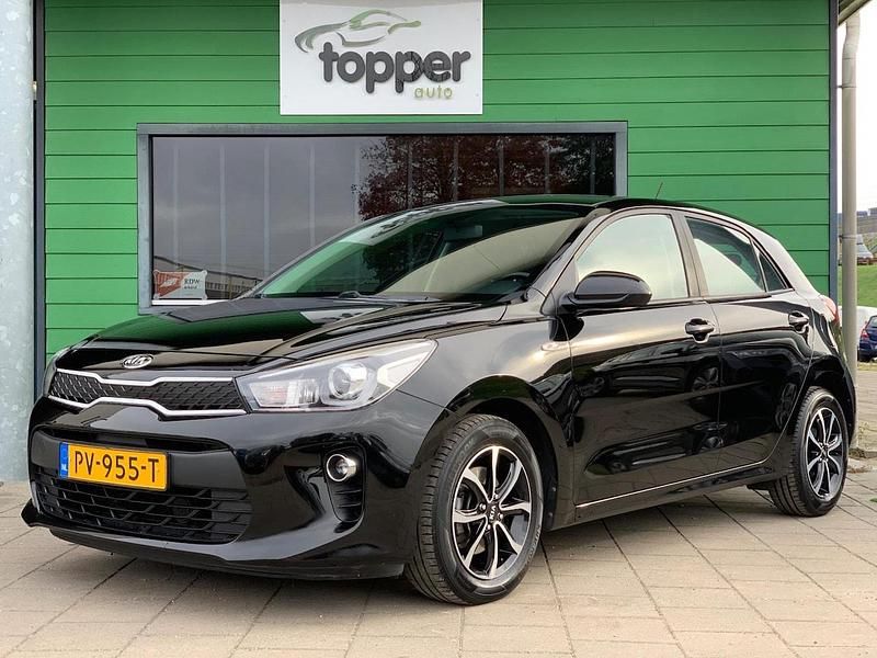 Zwart Occasion 2017 Kia Rio Hatchback | € 8.945 (Eerlijke prijs) - Afbeelding 1/4