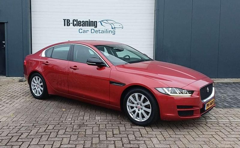 Rood Gebruikt 2015 Jaguar XE Portfolio Sedan | € 10.900 (Super prijs) - Afbeelding 1/4