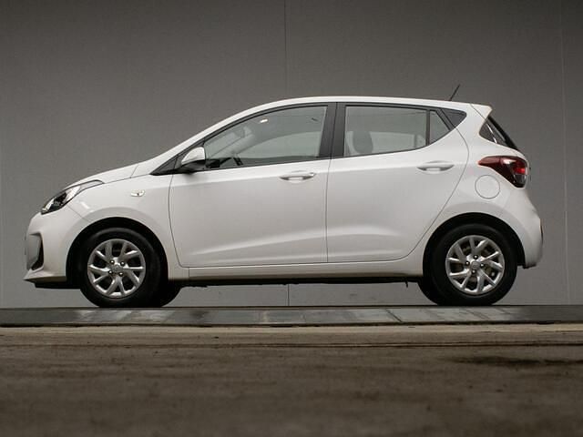 Wit Occasion 2019 Hyundai i10 Comfort Hatchback | € 6.945 (Goede deal) - Afbeelding 1/4