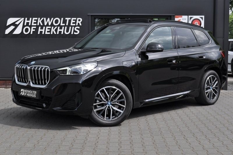 Zwart Gebruikt 2024 BMW iX1 M Sport SUV | € 58.750 - Afbeelding 1/4