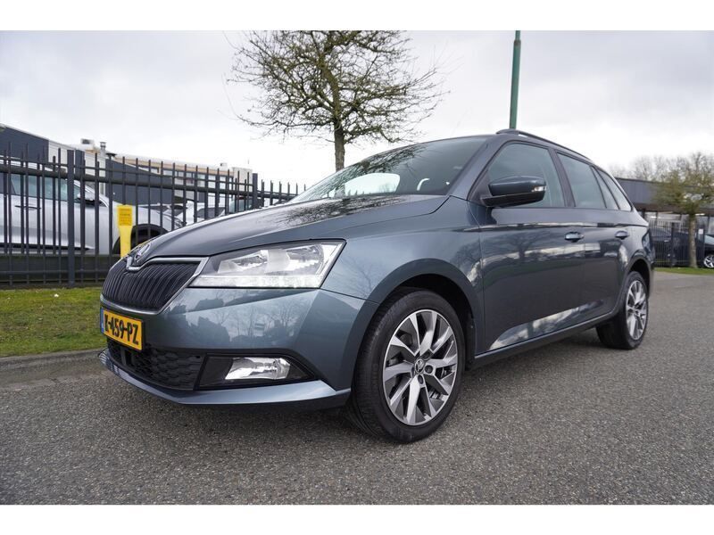Grijs Gebruikt 2021 Skoda Fabia Business Line Stationwagen | € 13.945 (Eerlijke prijs) - Afbeelding 1/4