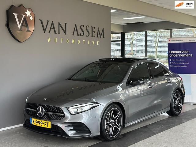 Grijs (metallic) Occasion 2020 Mercedes A200 Advantage Sedan | € 25.990 (Eerlijke prijs) - Afbeelding 1/4