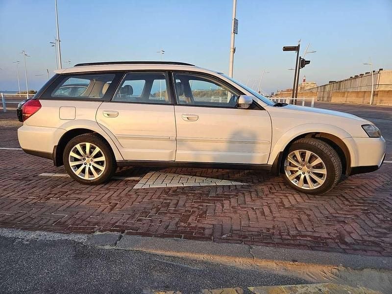 Wit Occasion 2004 Subaru Legacy Stationwagen | € 3.000 (Eerlijke prijs) - Afbeelding 1/4