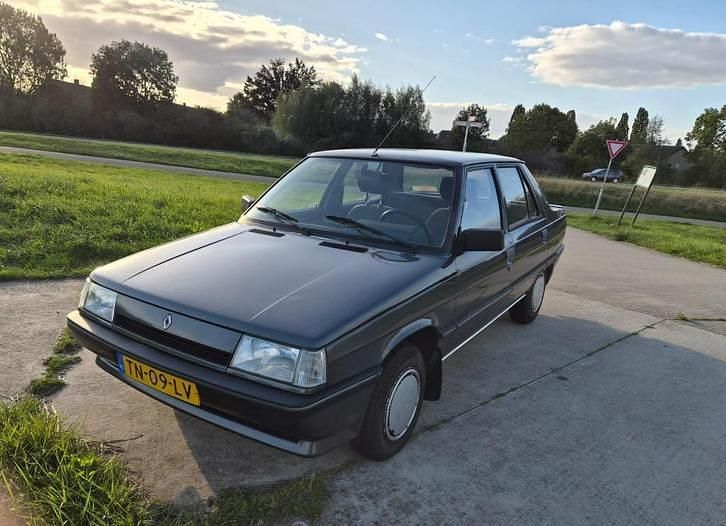 Gebruikt 1988 Renault R9 Sedan | € 2.500 - Afbeelding 1/4