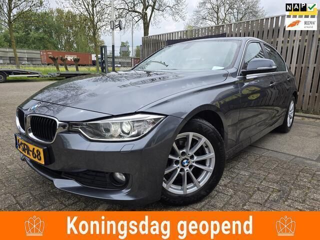 Grijs Gebruikt 2013 BMW 320 Efficient Dynamics Sedan | € 8.499 (Goede deal) - Afbeelding 1/4