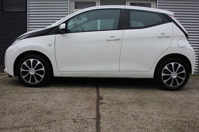 Occasion Toyota Aygo X-play 69 PK (50 kW) 2014 Wit Hatchback