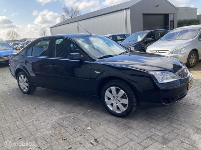 Occasion Ford Mondeo Ambiente 110 PK (80 kW) 2005 Zwart, metallic lak Sedan