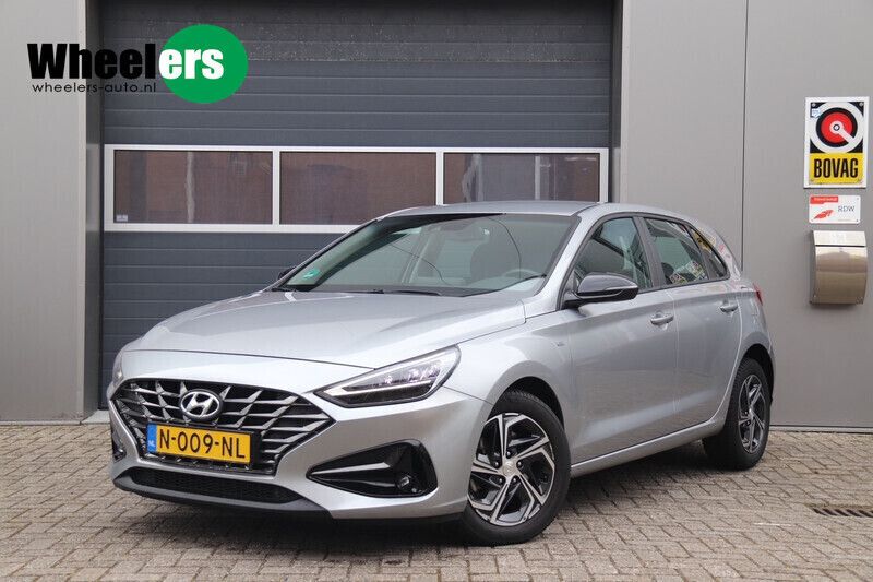 Grijs Gebruikt 2021 Hyundai i30 Comfort Hatchback | € 17.995 (Eerlijke prijs) - Afbeelding 1/4