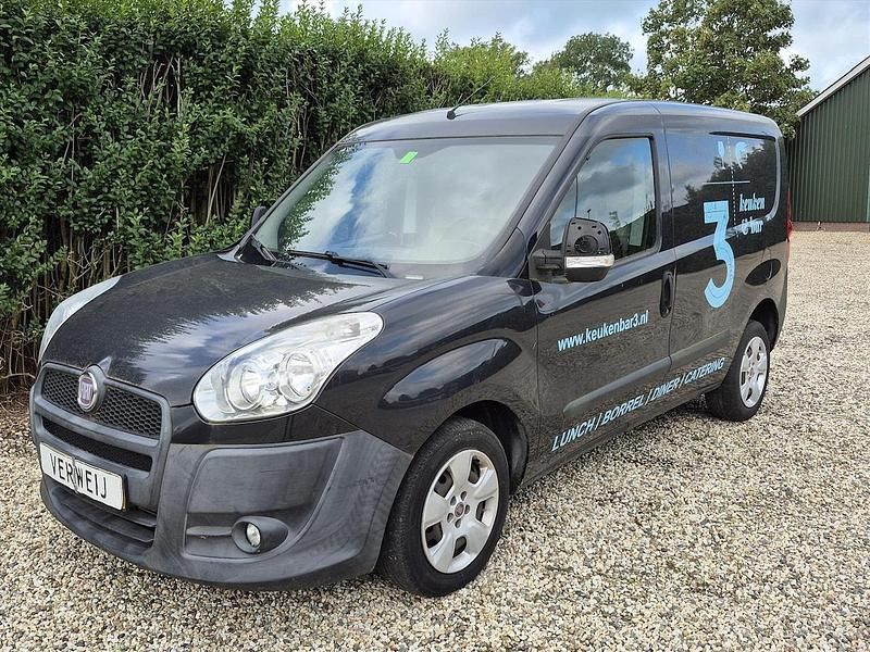Zwart Gebruikt 2012 Fiat Doblò MPV | € 3.500 - Afbeelding 1/4