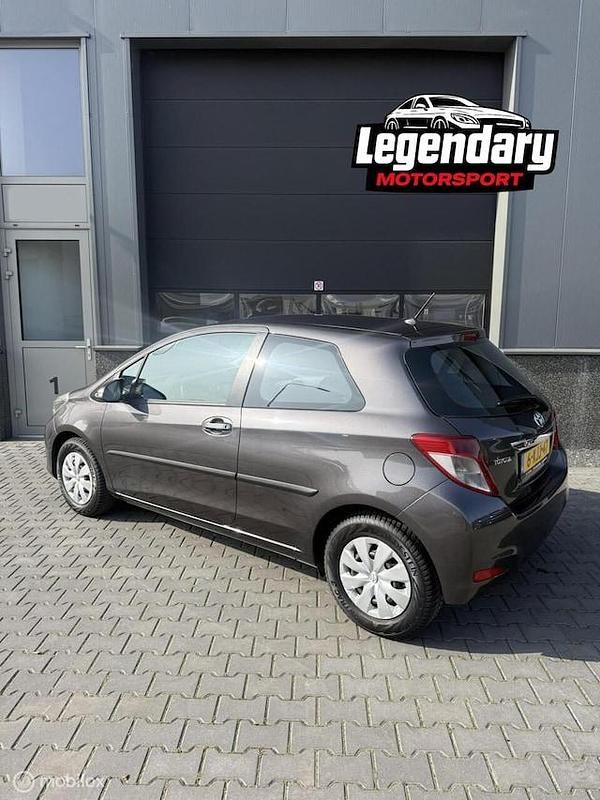 Occasion Toyota Yaris 69 PK (50 kW) 2013 Grijs Hatchback