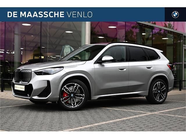 Zilver Gebruikt 2025 BMW iX1 Comfort Edition SUV | € 59.950 - Afbeelding 1/4