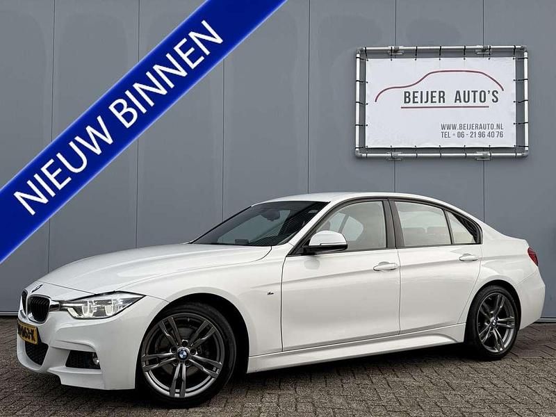 Wit Gebruikt 2018 BMW 318 Executive Sedan | € 19.795 (Eerlijke prijs) - Afbeelding 1/4