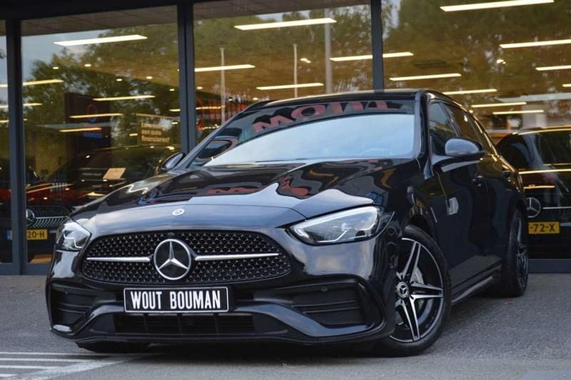 Zwart Occasion 2022 Mercedes C200 AMG line Stationwagen | € 38.900 (Eerlijke prijs) - Afbeelding 1/4