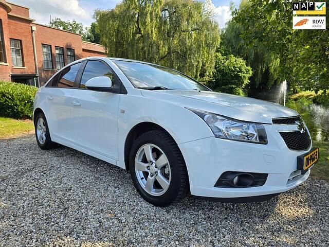 Wit Gebruikt 2011 Chevrolet Cruze LS Sedan | € 5.499 (Eerlijke prijs) - Afbeelding 1/4