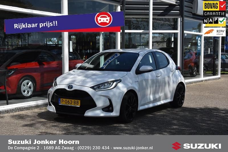 Wit Gebruikt 2022 Toyota Yaris Hybrid Hatchback | € 18.943 (Goede deal) - Afbeelding 1/4