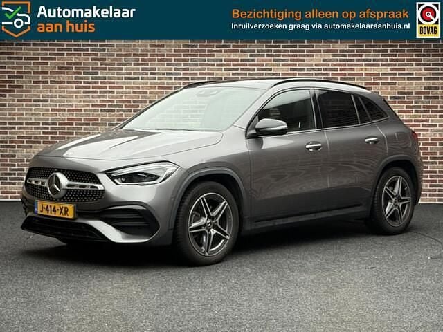 Grijs (metallic) Gebruikt 2020 Mercedes GLA200 Business SUV | € 34.950 (Eerlijke prijs) - Afbeelding 1/4