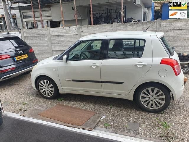 Wit Gebruikt 2008 Suzuki Swift Hatchback | € 1.700 (Iets duurder) - Afbeelding 1/4