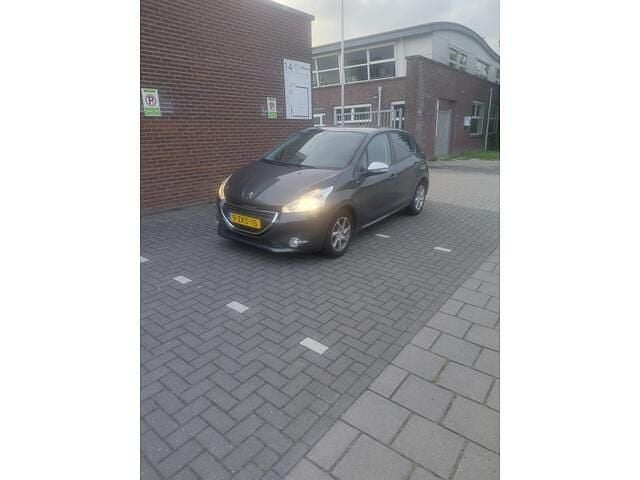 Grijs Gebruikt 2015 Peugeot 208 Style Hatchback | € 6.850 (Eerlijke prijs) - Afbeelding 1/4