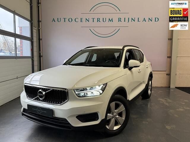 Wit Occasion 2021 Volvo XC40 Momentum SUV | € 26.899 (Super prijs) - Afbeelding 1/4