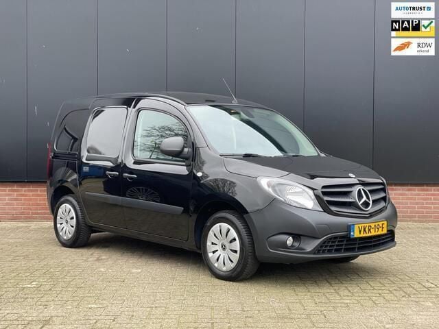 Zwart Gebruikt 2021 Mercedes Citan 109 Van | € 12.500 (Iets duurder) - Afbeelding 1/4
